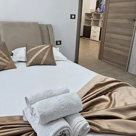 Mamaia Nord Promenada Pool & 20m De Plaja Lägenhet *