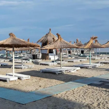 Mamaia Nord Promenada Pool & 20m De Plaja