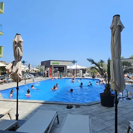 Mamaia Nord Promenada Pool & 20m De Plaja Lägenhet *